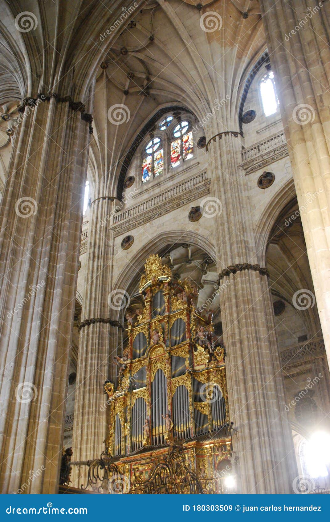 https://mdw-travel-data-us-east-1.s3.amazonaws.com/img/country/Spain/Cathedral-of-Salamanca/img_00.jpg