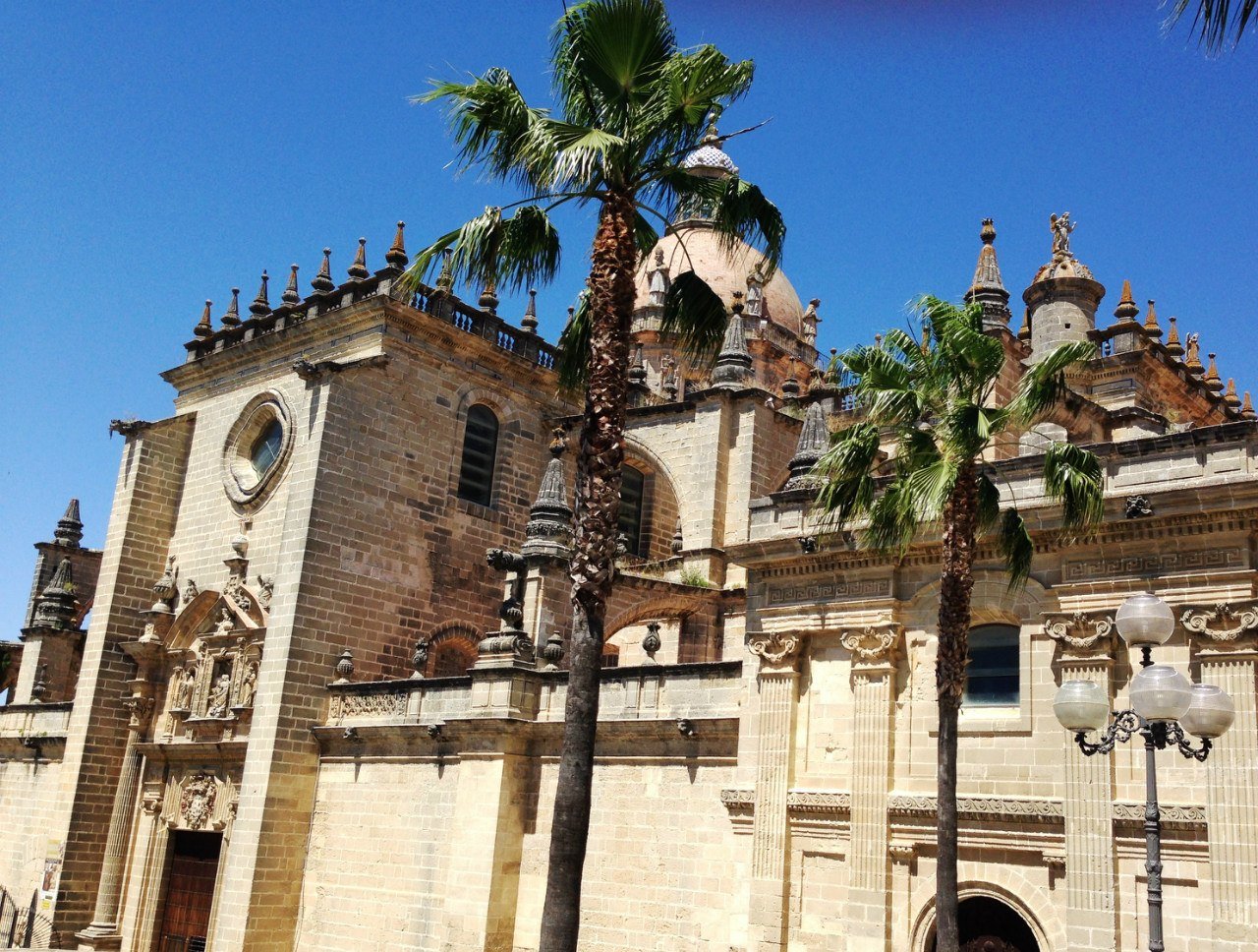 https://mdw-travel-data-us-east-1.s3.amazonaws.com/img/country/Spain/Cathedral-of-San-Salvador/img_04.jpg