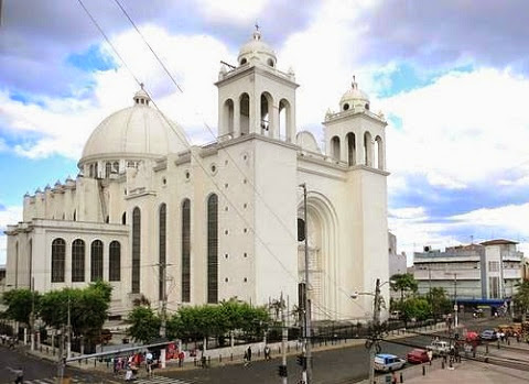https://mdw-travel-data-us-east-1.s3.amazonaws.com/img/country/Spain/Cathedral-of-San-Salvador/img_05.jpg
