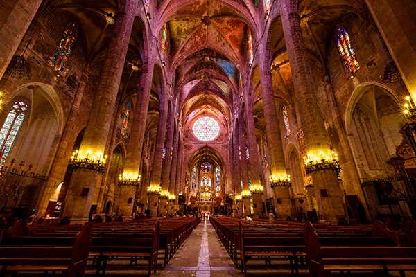 https://mdw-travel-data-us-east-1.s3.amazonaws.com/img/country/Spain/Cathedral-of-Santa-Maria-of-Palma/img_00.jpg