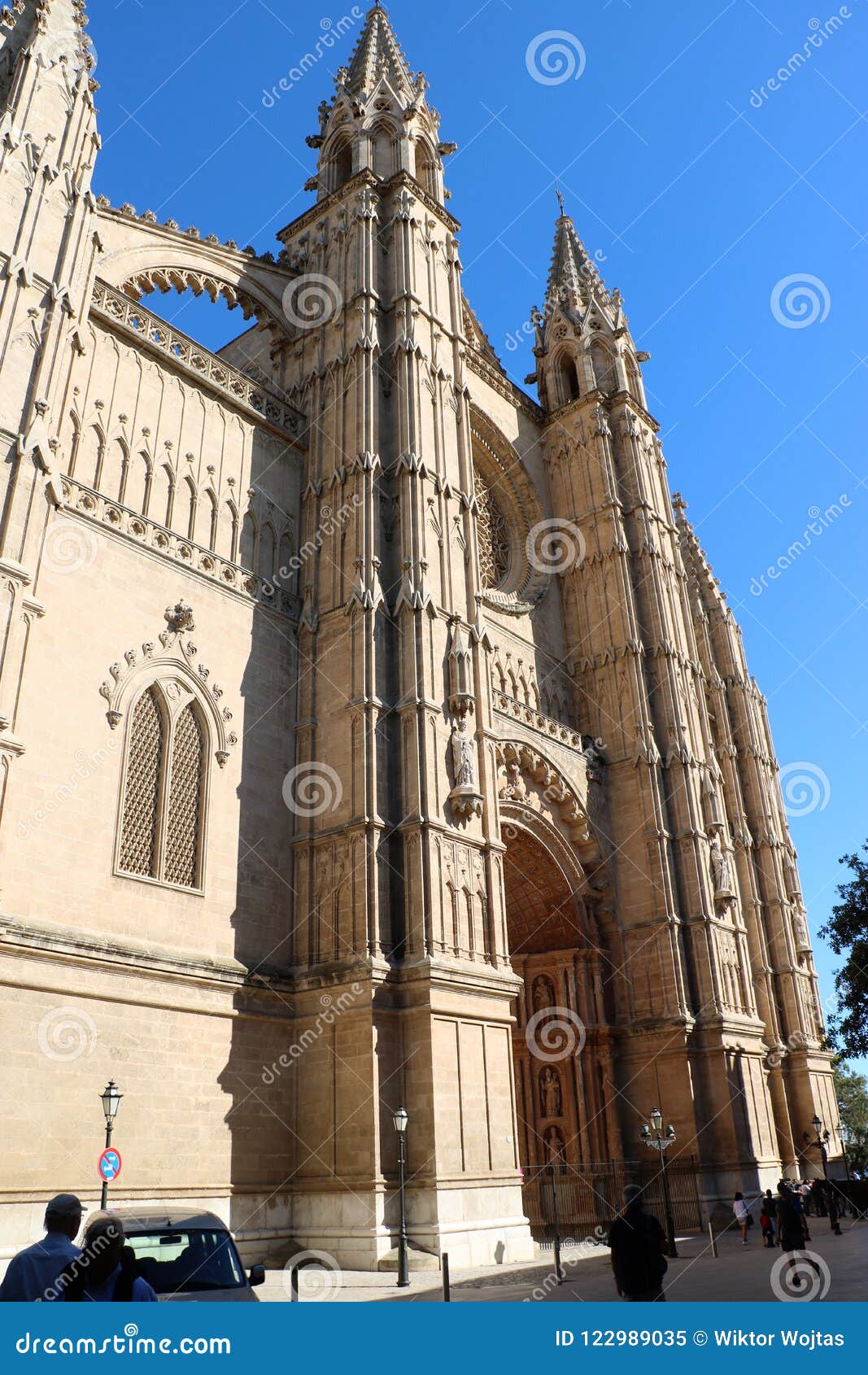 https://mdw-travel-data-us-east-1.s3.amazonaws.com/img/country/Spain/Cathedral-of-Santa-Maria-of-Palma/img_01.jpg