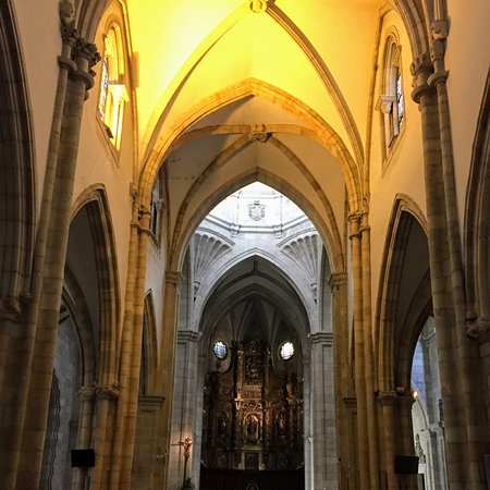 https://mdw-travel-data-us-east-1.s3.amazonaws.com/img/country/Spain/Cathedral-of-Santander/img_01.jpg