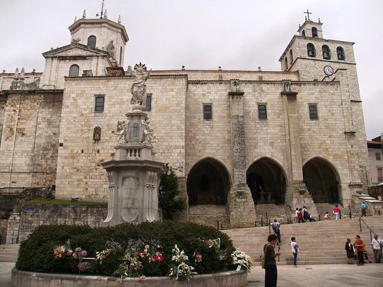 https://mdw-travel-data-us-east-1.s3.amazonaws.com/img/country/Spain/Cathedral-of-Santander/img_03.jpg