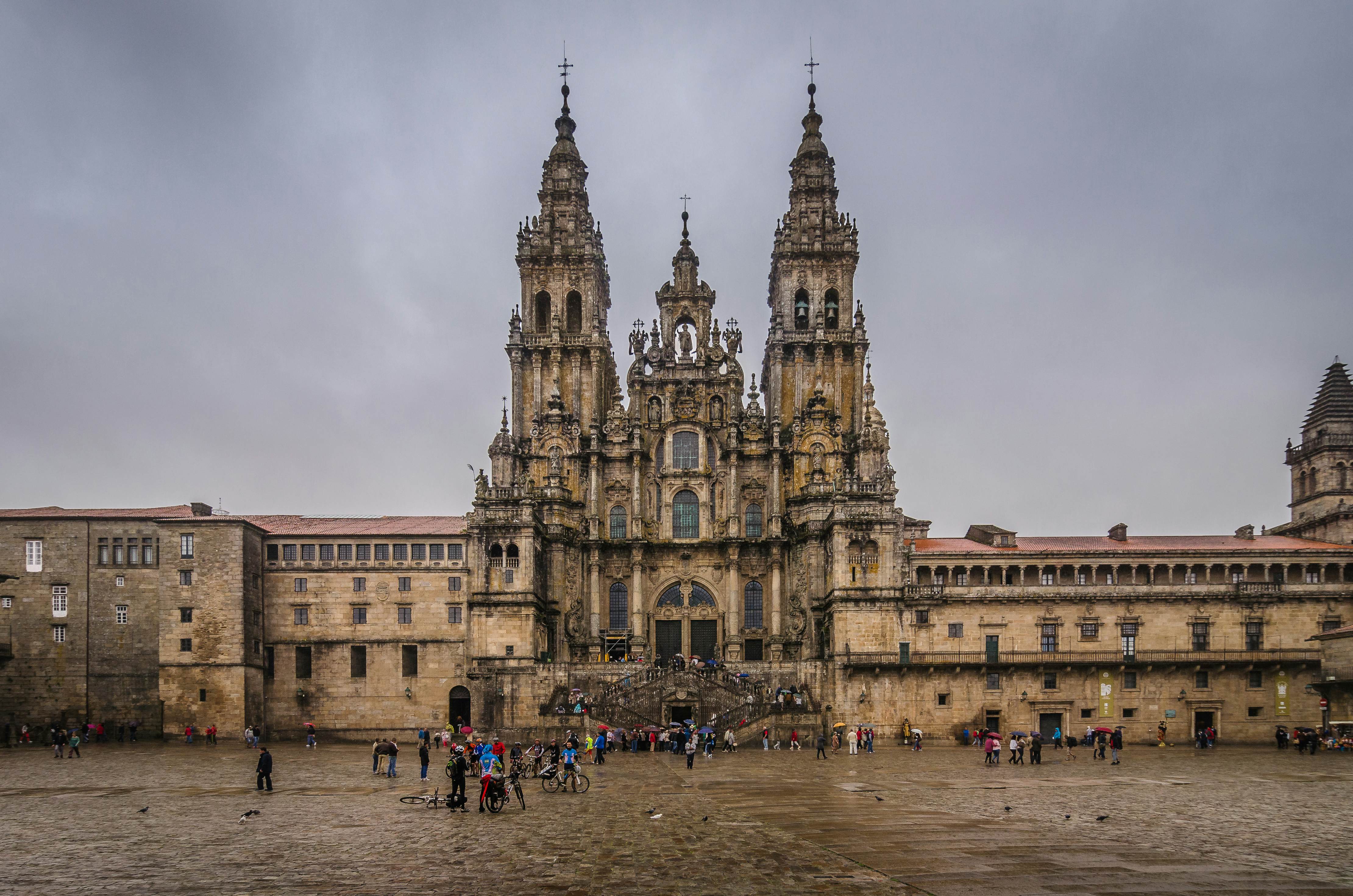 https://mdw-travel-data-us-east-1.s3.amazonaws.com/img/country/Spain/Cathedral-of-Santiago-de-Compostela/img_02.jpg