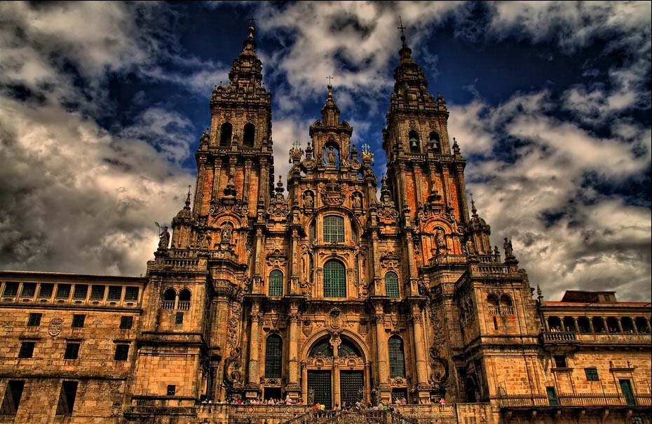 https://mdw-travel-data-us-east-1.s3.amazonaws.com/img/country/Spain/Cathedral-of-Santiago-de-Compostela/img_04.jpg