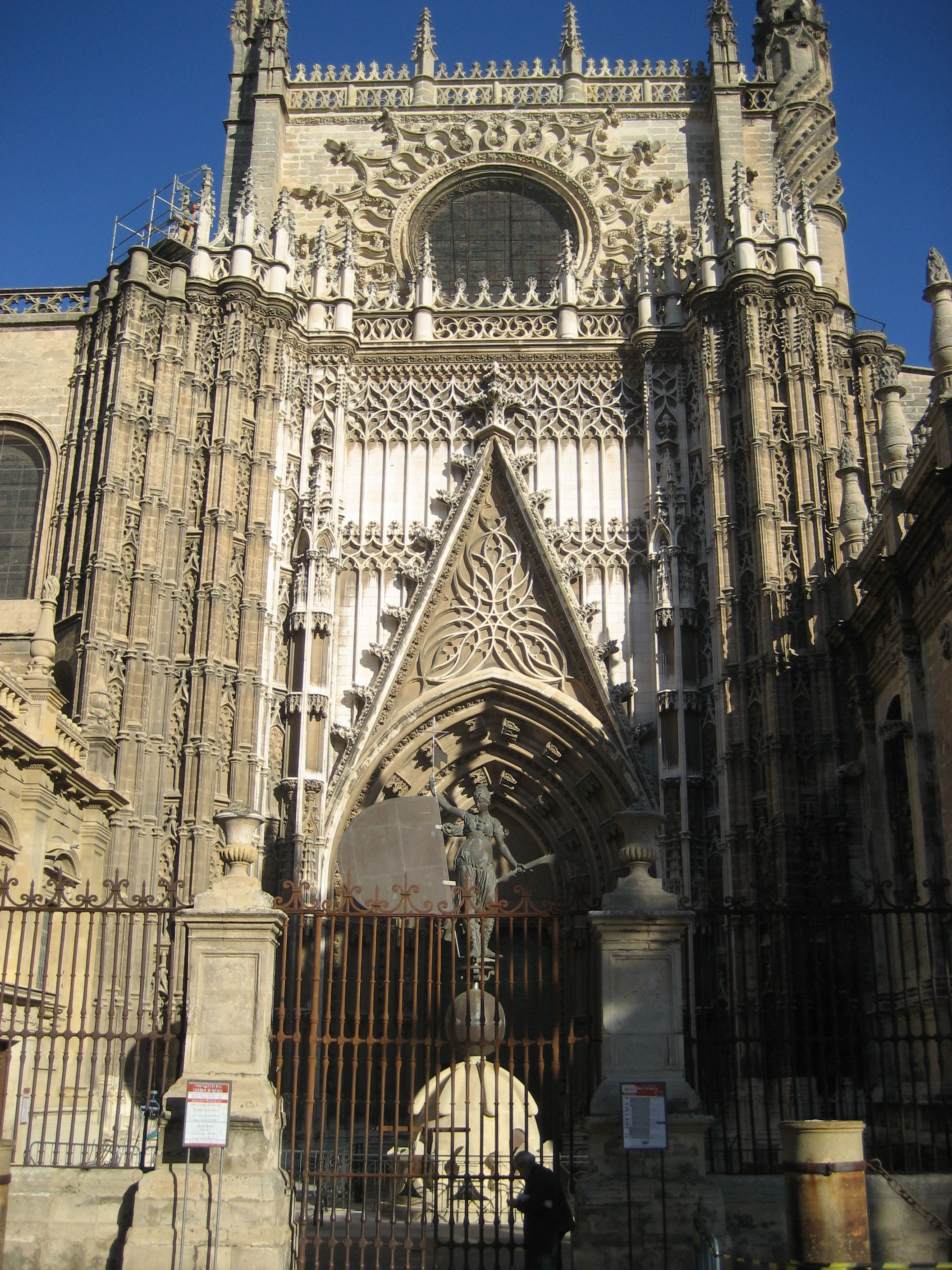 https://mdw-travel-data-us-east-1.s3.amazonaws.com/img/country/Spain/Cathedral-of-Seville/img_02.jpg