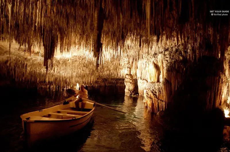 https://mdw-travel-data-us-east-1.s3.amazonaws.com/img/country/Spain/Caves-of-Drach/img_03.jpg
