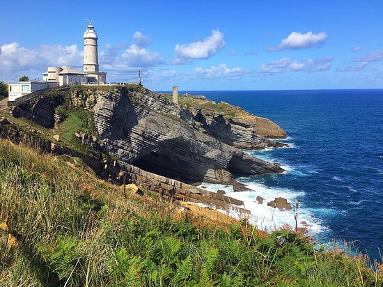 https://mdw-travel-data-us-east-1.s3.amazonaws.com/img/country/Spain/Centro-de-Arte-Faro-Cabo-Mayor/img_01.jpg