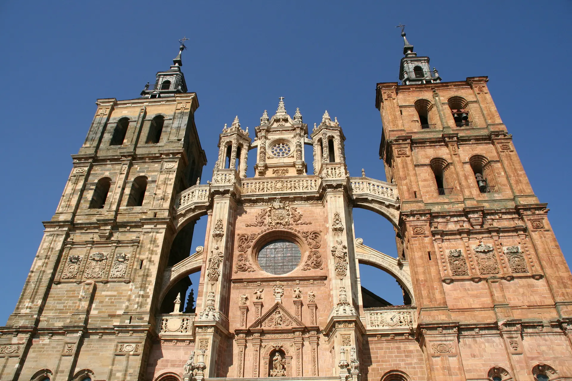 https://mdw-travel-data-us-east-1.s3.amazonaws.com/img/country/Spain/Church-of-La-Purisima/img_04.jpg