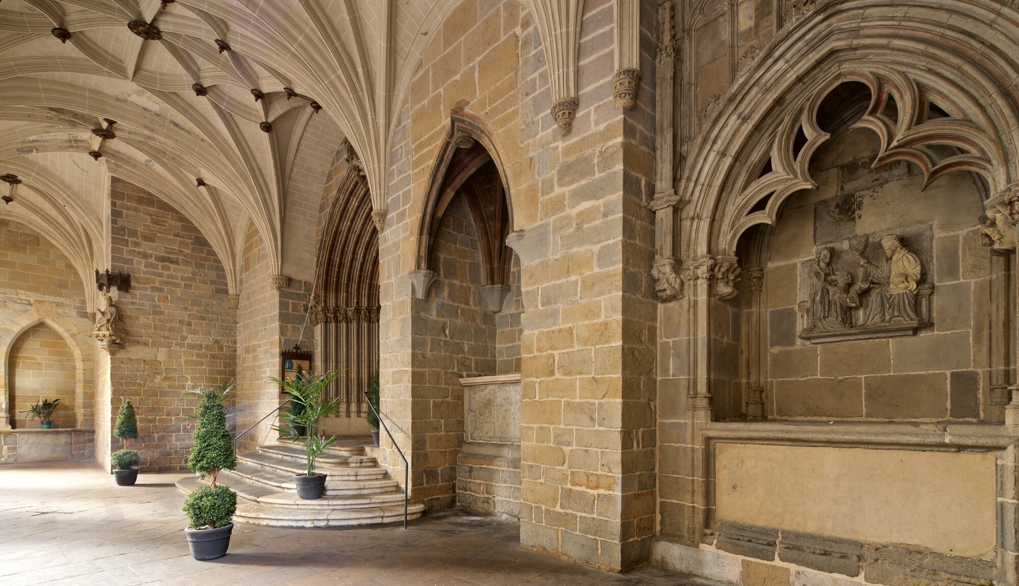 https://mdw-travel-data-us-east-1.s3.amazonaws.com/img/country/Spain/Church-of-San-Saturnino/img_00.jpg