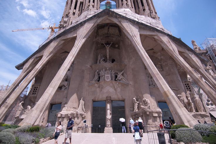 https://mdw-travel-data-us-east-1.s3.amazonaws.com/img/country/Spain/Church-of-the-Holy-Spirit/img_00.jpg