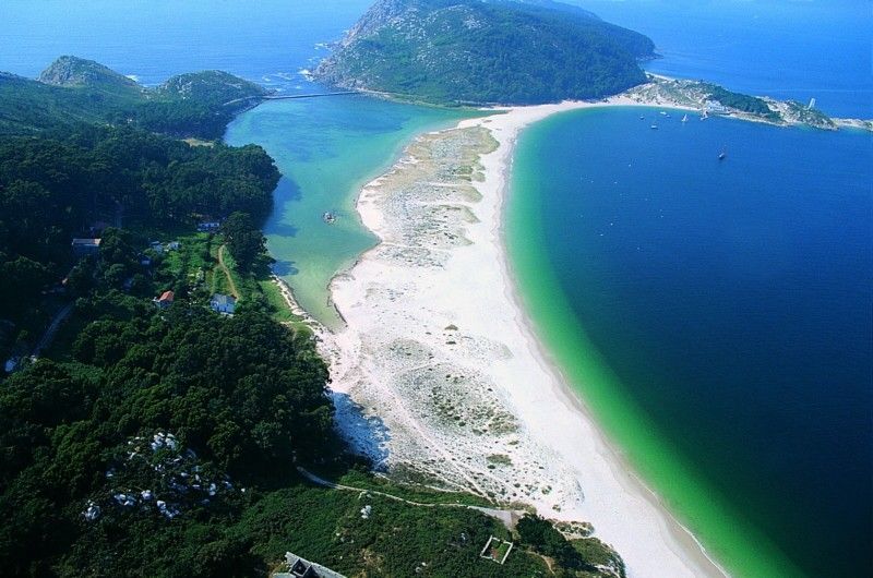 https://mdw-travel-data-us-east-1.s3.amazonaws.com/img/country/Spain/Cies-Islands/img_03.jpg