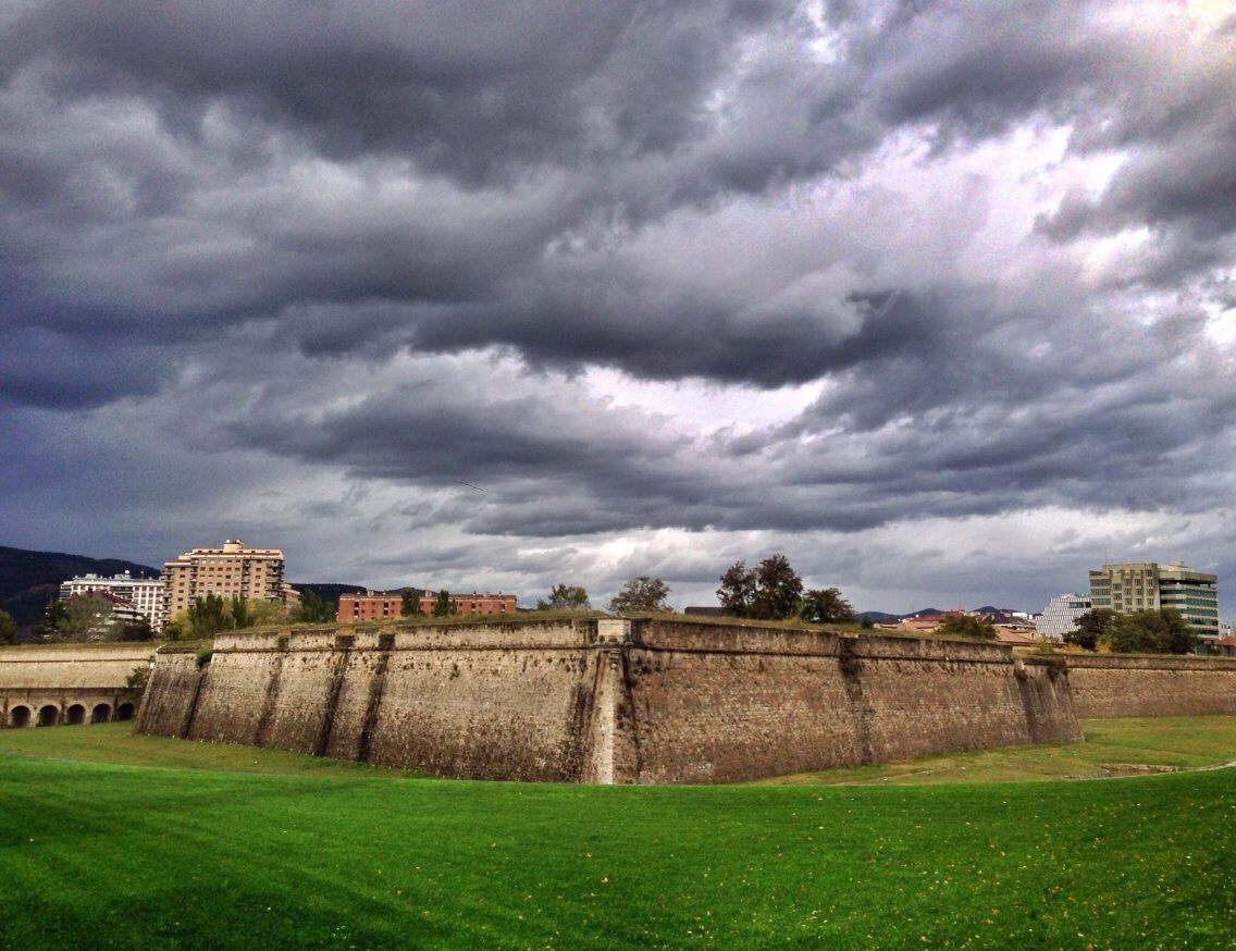 https://mdw-travel-data-us-east-1.s3.amazonaws.com/img/country/Spain/Citadel-of-Pamplona/img_01.jpg