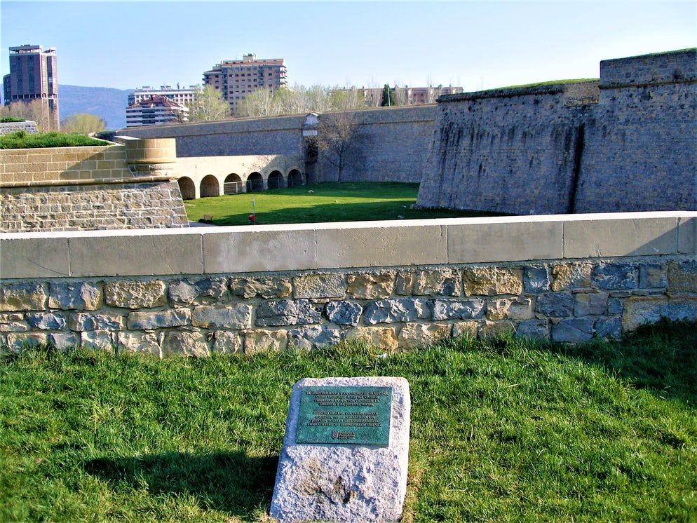 https://mdw-travel-data-us-east-1.s3.amazonaws.com/img/country/Spain/Citadel-of-Pamplona/img_02.jpg