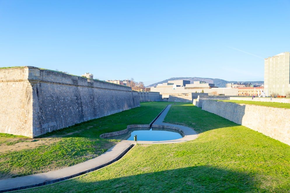 https://mdw-travel-data-us-east-1.s3.amazonaws.com/img/country/Spain/Citadel-of-Pamplona/img_03.jpg