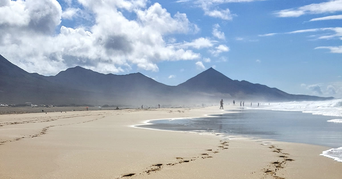 https://mdw-travel-data-us-east-1.s3.amazonaws.com/img/country/Spain/Cofete-Beach/img_04.jpg