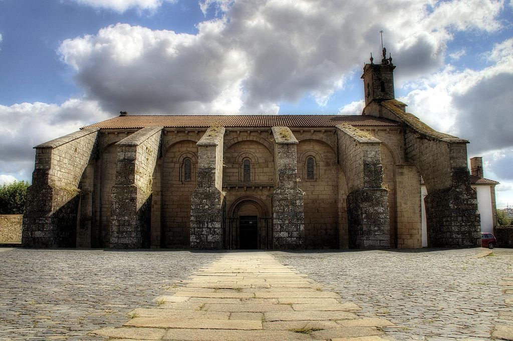 https://mdw-travel-data-us-east-1.s3.amazonaws.com/img/country/Spain/Colexiata-de-Santa-Maria-a-Real/img_00.jpg
