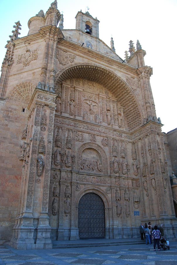 https://mdw-travel-data-us-east-1.s3.amazonaws.com/img/country/Spain/Convento-de-San-Esteban/img_05.jpg