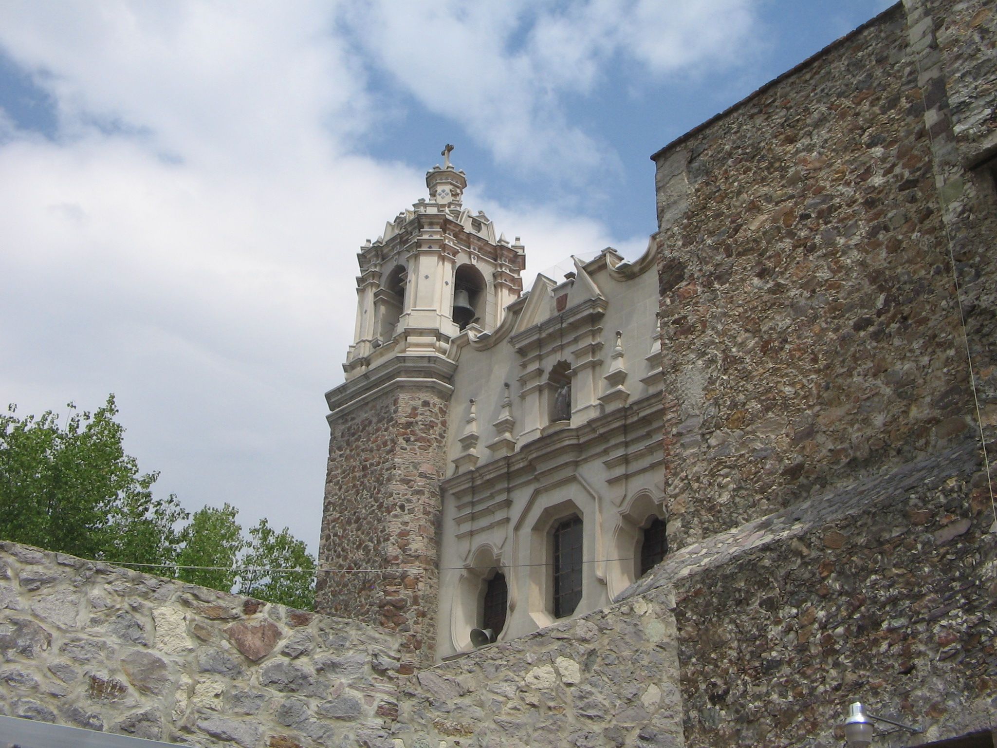 https://mdw-travel-data-us-east-1.s3.amazonaws.com/img/country/Spain/Convento-de-San-Francisco/img_01.jpg