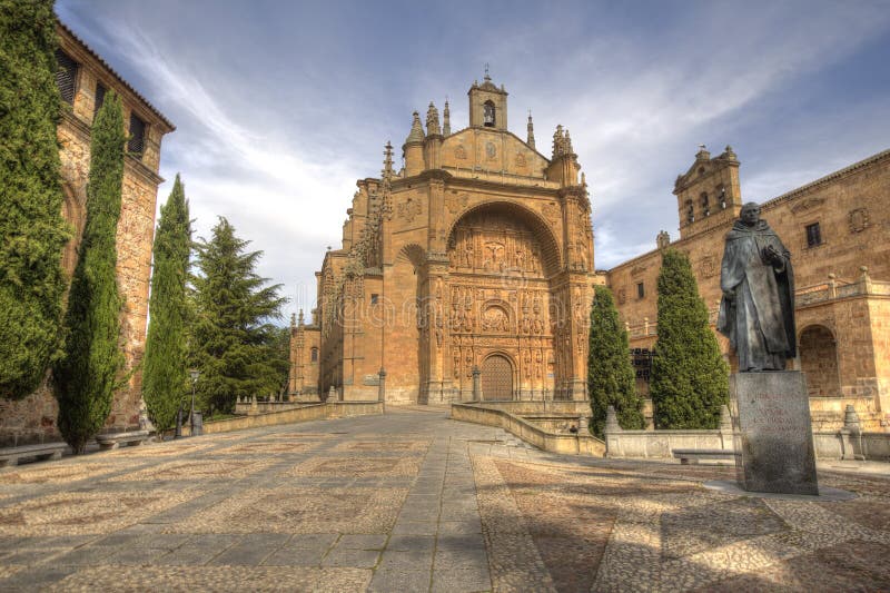 https://mdw-travel-data-us-east-1.s3.amazonaws.com/img/country/Spain/Convento-de-las-Duenas/img_02.jpg
