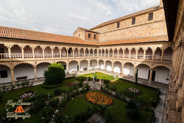 https://mdw-travel-data-us-east-1.s3.amazonaws.com/img/country/Spain/Convento-de-las-Duenas/img_03.jpg