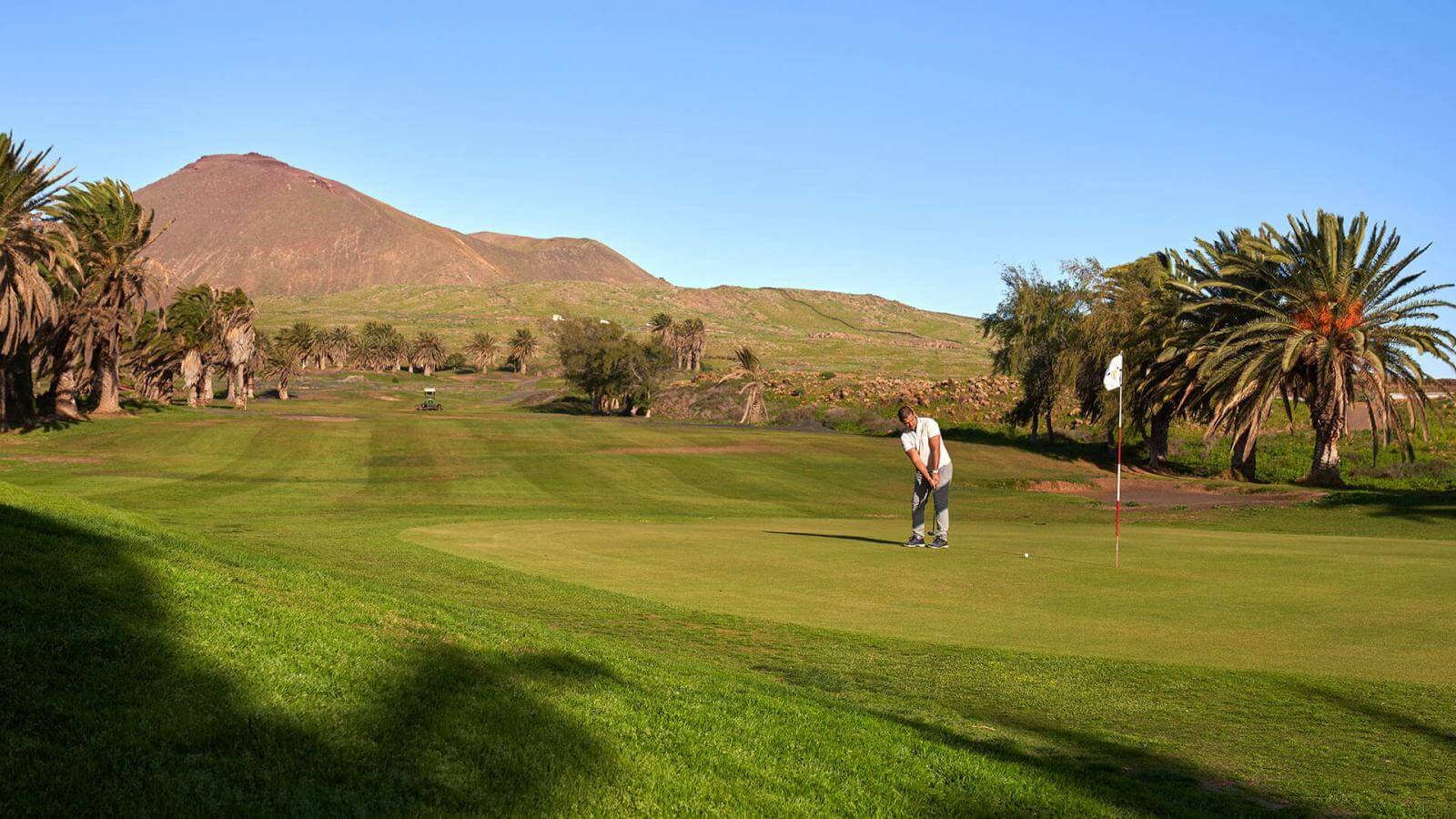https://mdw-travel-data-us-east-1.s3.amazonaws.com/img/country/Spain/Costa-Teguise-Golf/img_00.jpg