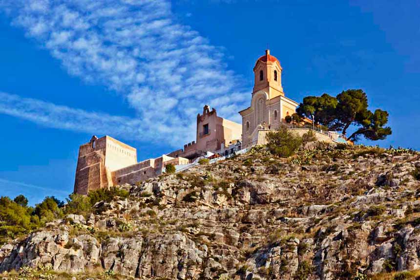 https://mdw-travel-data-us-east-1.s3.amazonaws.com/img/country/Spain/Cullera-Castle/img_01.jpg