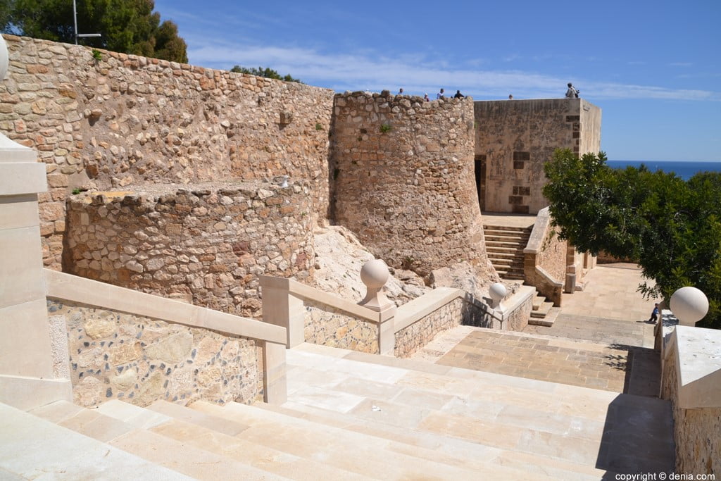 https://mdw-travel-data-us-east-1.s3.amazonaws.com/img/country/Spain/Denia-Castle/img_03.jpg