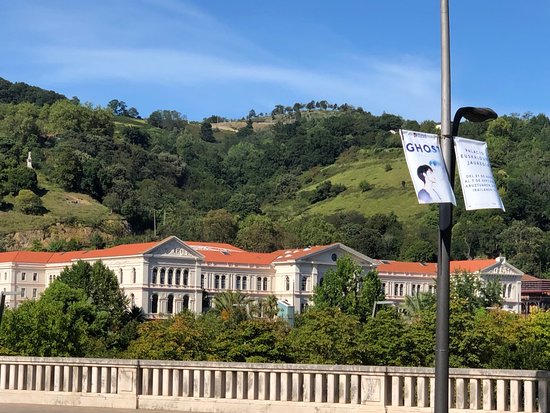 https://mdw-travel-data-us-east-1.s3.amazonaws.com/img/country/Spain/Deusto-University/img_01.jpg