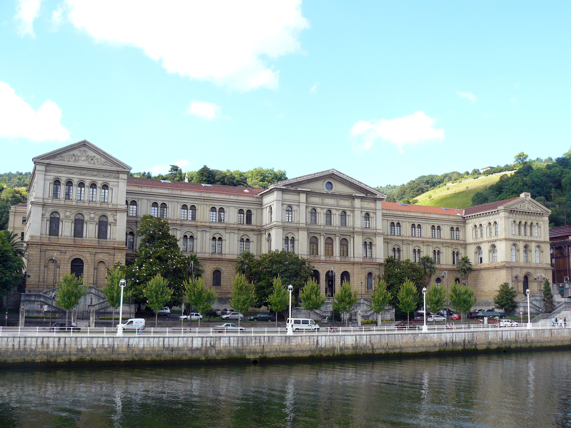 https://mdw-travel-data-us-east-1.s3.amazonaws.com/img/country/Spain/Deusto-University/img_02.jpg