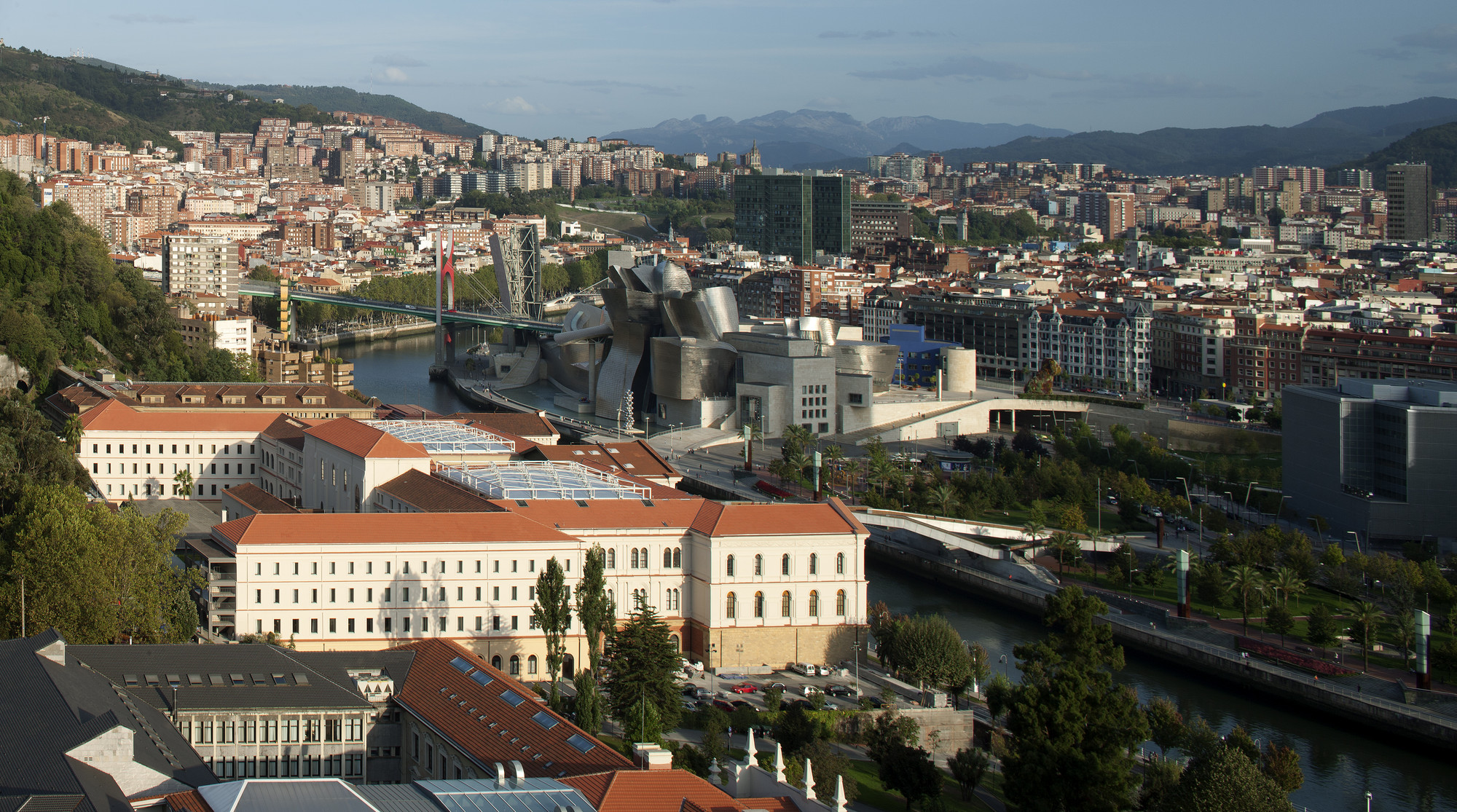 https://mdw-travel-data-us-east-1.s3.amazonaws.com/img/country/Spain/Deusto-University/img_04.jpg