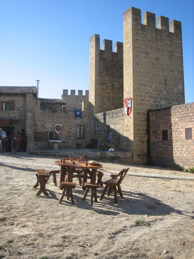 https://mdw-travel-data-us-east-1.s3.amazonaws.com/img/country/Spain/El-Cerco-de-Artajona/img_02.jpg