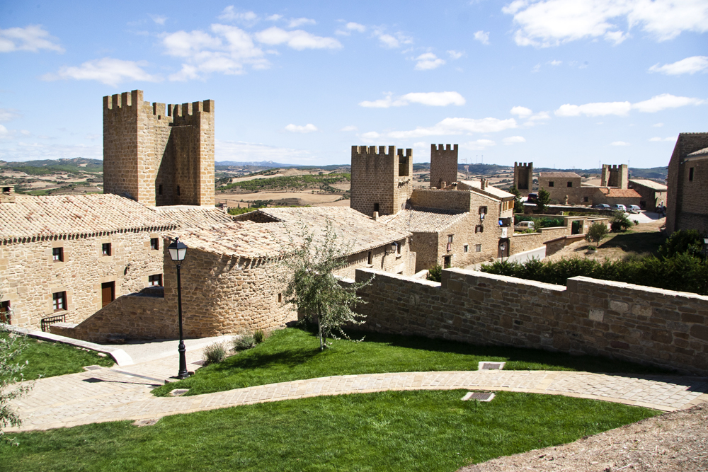 https://mdw-travel-data-us-east-1.s3.amazonaws.com/img/country/Spain/El-Cerco-de-Artajona/img_03.jpg