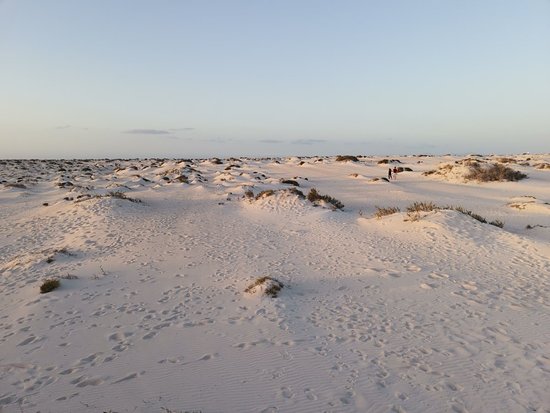 https://mdw-travel-data-us-east-1.s3.amazonaws.com/img/country/Spain/El-Cotillo-Beach-&-Lagoons/img_02.jpg