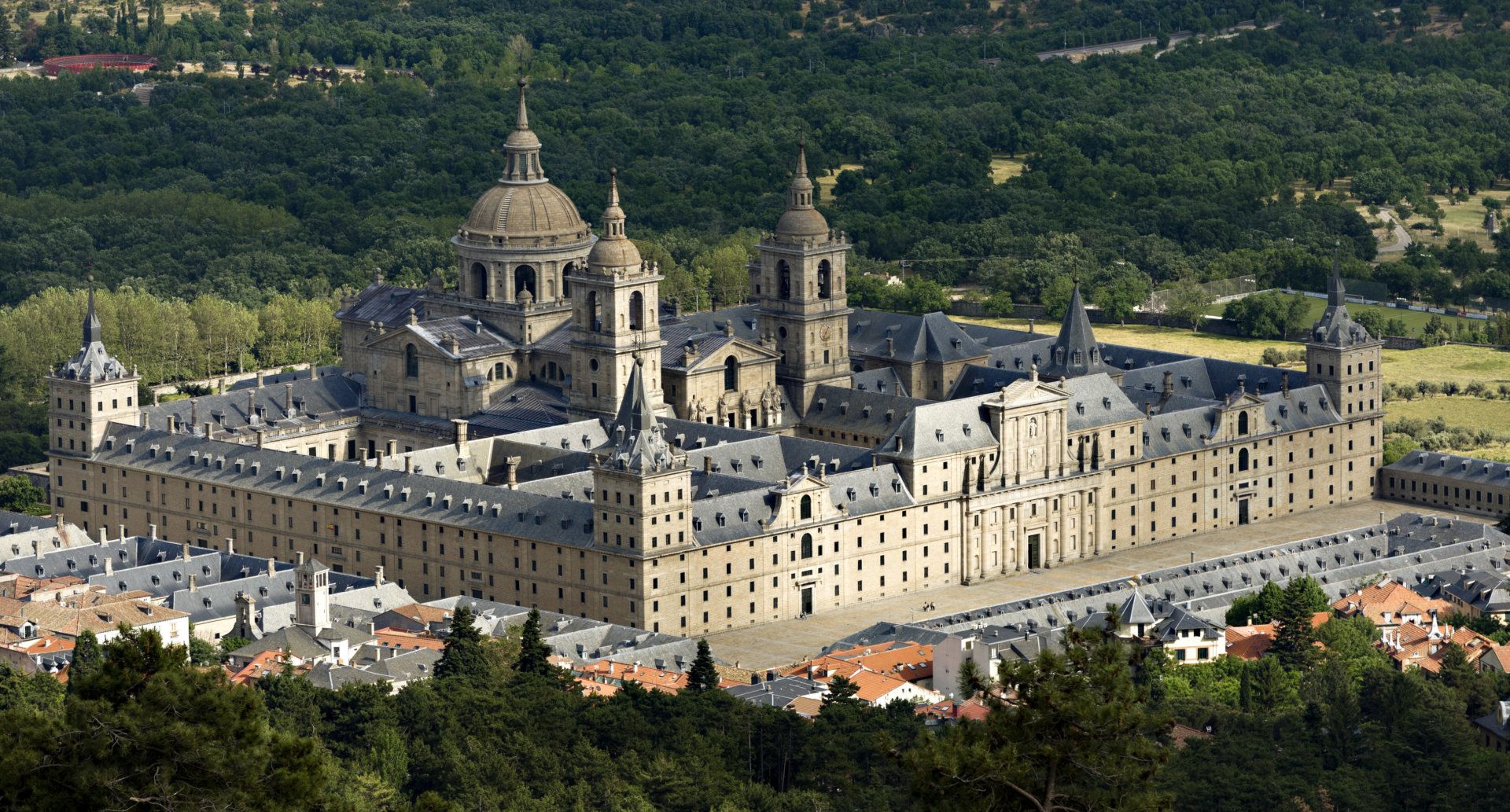 https://mdw-travel-data-us-east-1.s3.amazonaws.com/img/country/Spain/El-Escorial/img_02.jpg