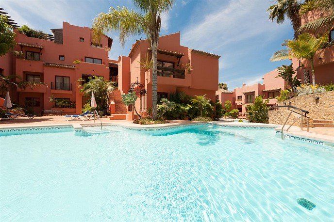 https://mdw-travel-data-us-east-1.s3.amazonaws.com/img/country/Spain/Elviria-Beach/img_01.jpg