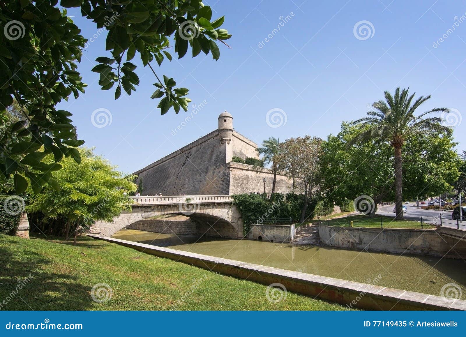 https://mdw-travel-data-us-east-1.s3.amazonaws.com/img/country/Spain/Es-Baluard-Museum/img_04.jpg