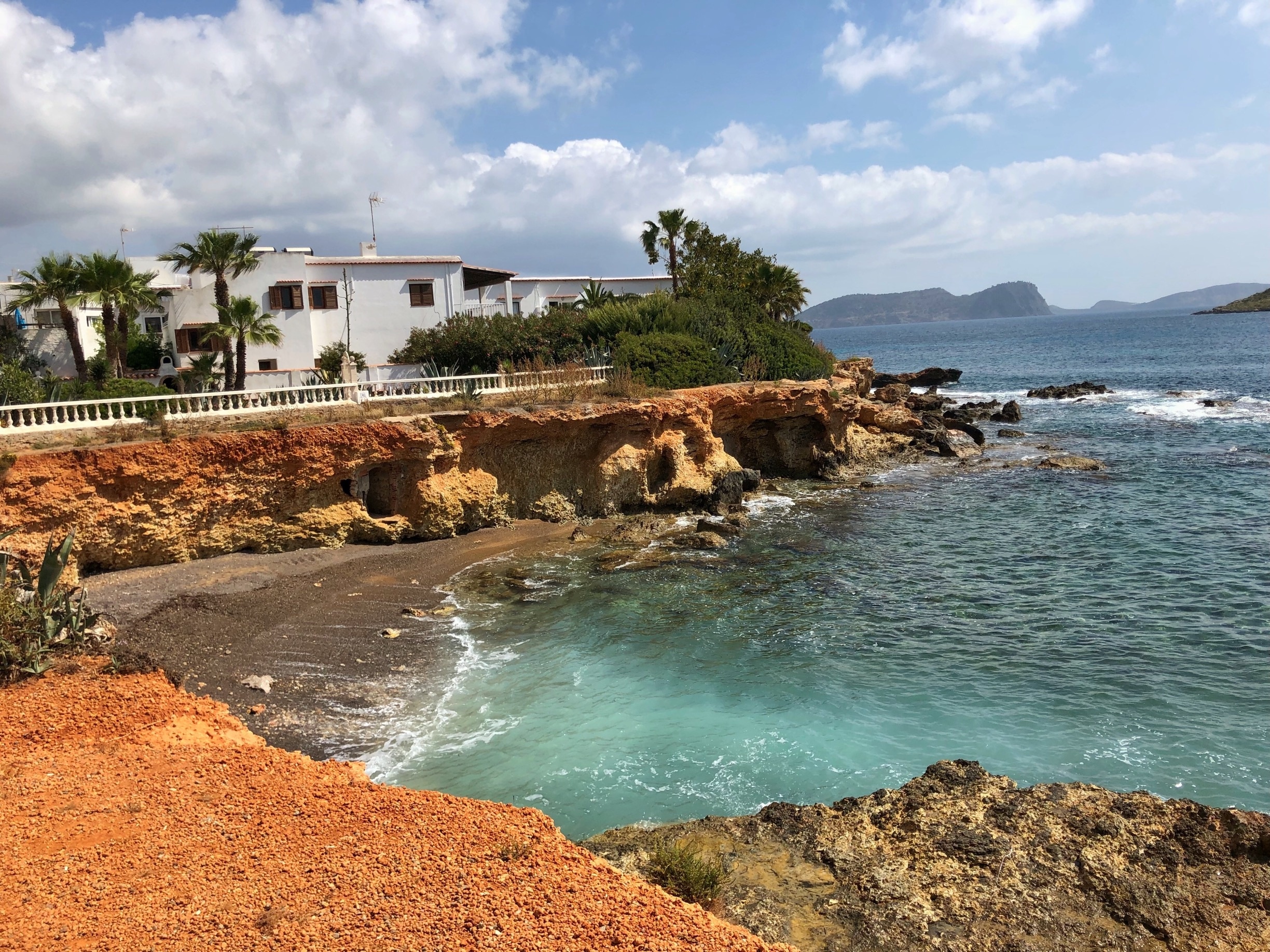 https://mdw-travel-data-us-east-1.s3.amazonaws.com/img/country/Spain/Es-Canar/img_00.jpg