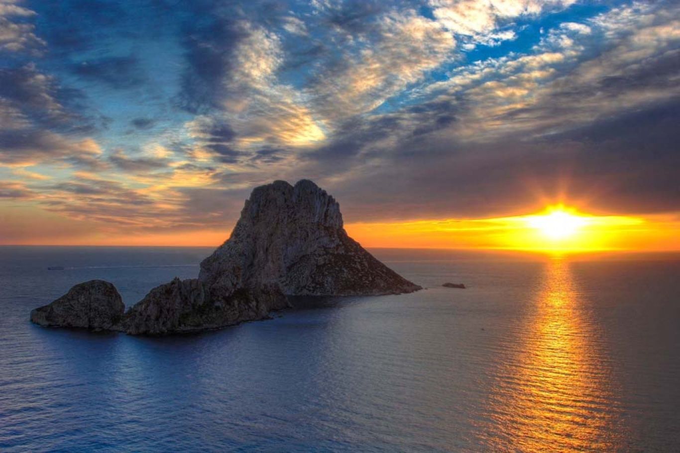 https://mdw-travel-data-us-east-1.s3.amazonaws.com/img/country/Spain/Es-Vedra/img_00.jpg