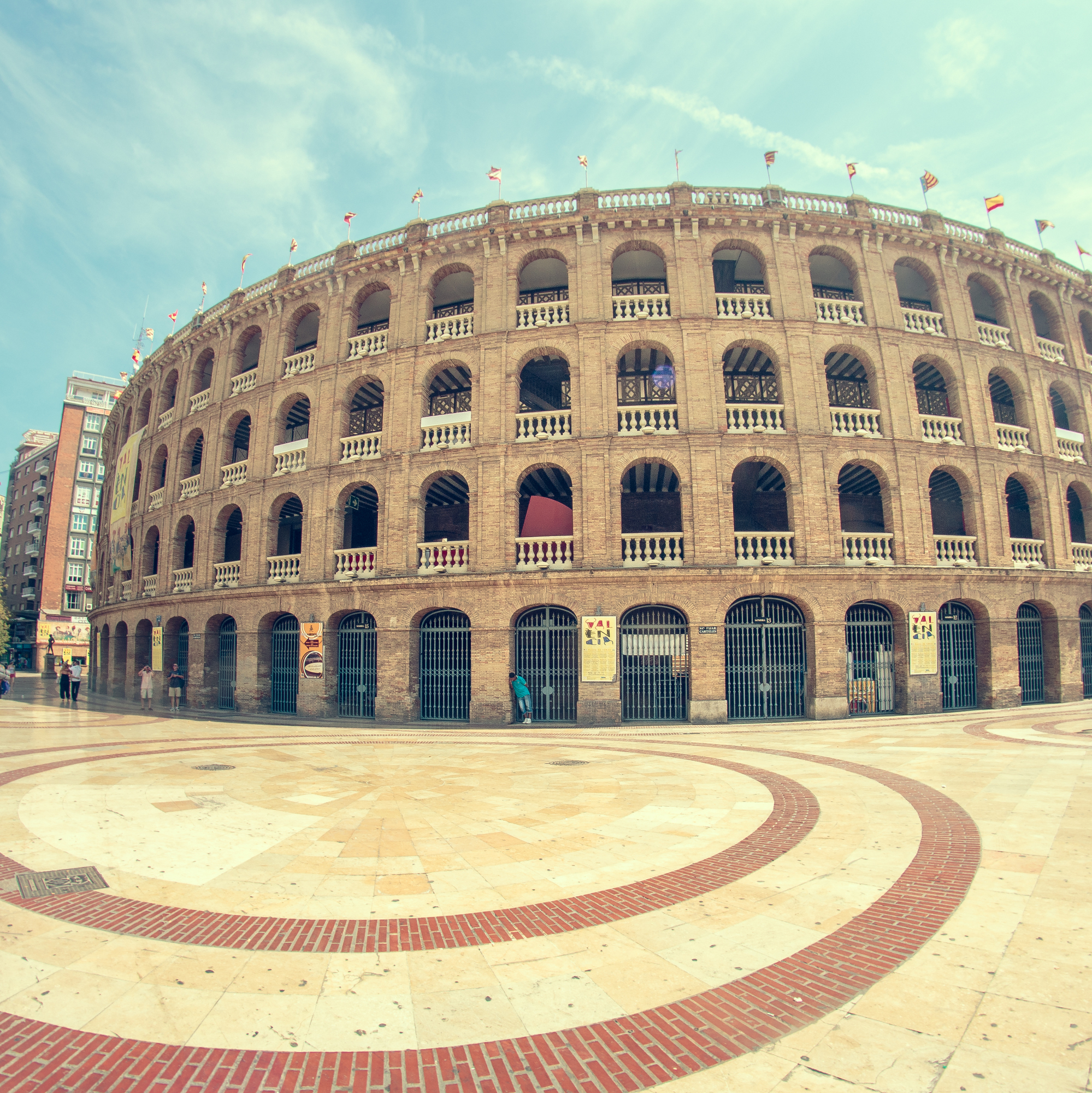 https://mdw-travel-data-us-east-1.s3.amazonaws.com/img/country/Spain/Feria-Valencia/img_02.jpg