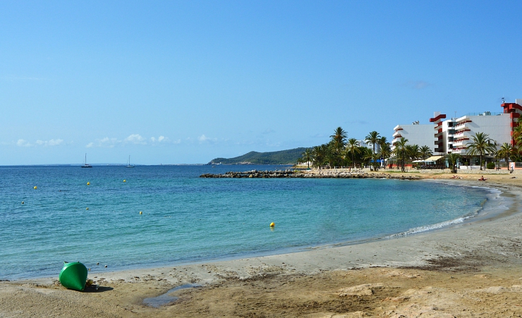 https://mdw-travel-data-us-east-1.s3.amazonaws.com/img/country/Spain/Figueretas-Beach/img_01.jpg
