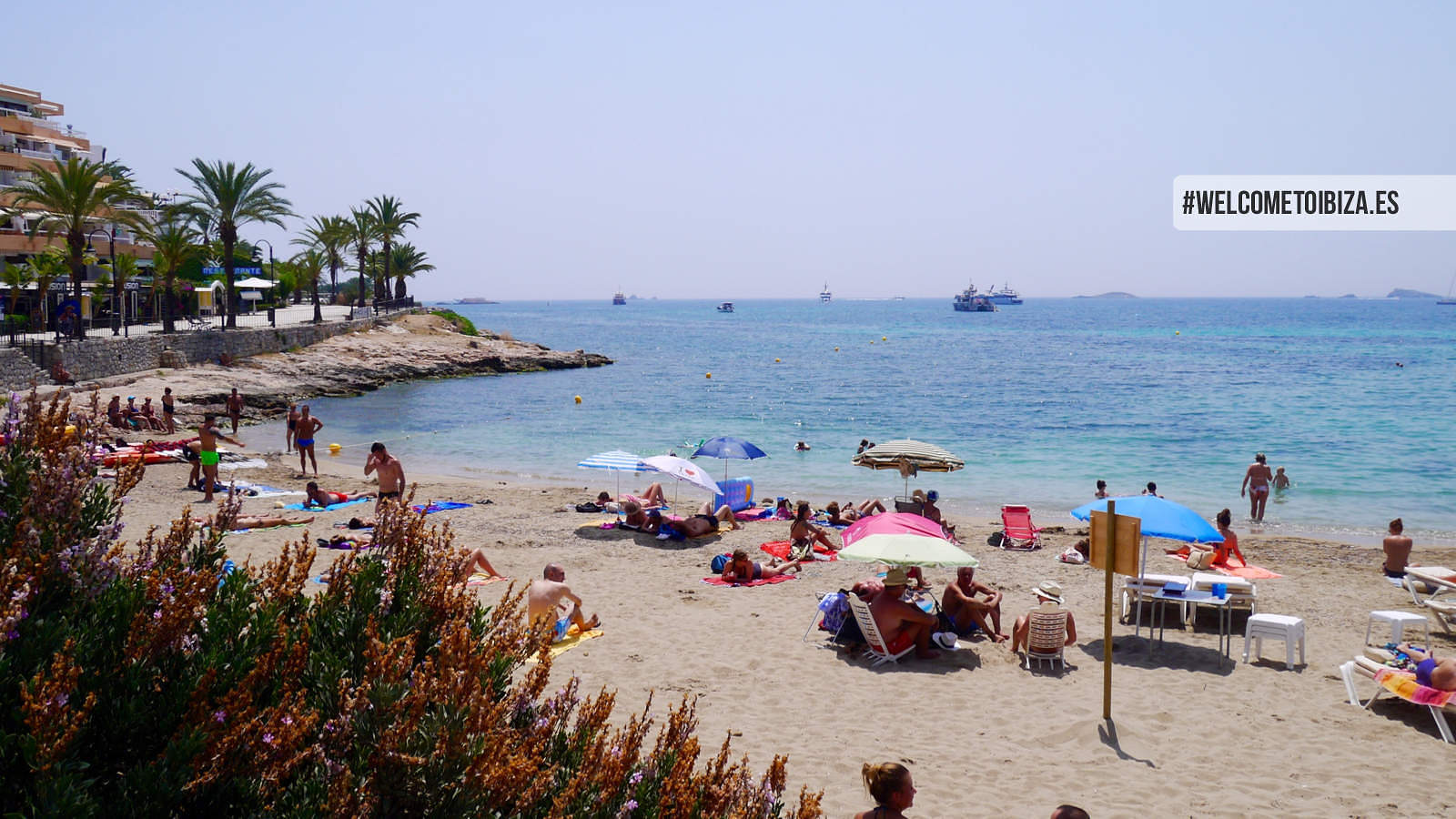 https://mdw-travel-data-us-east-1.s3.amazonaws.com/img/country/Spain/Figueretas-Beach/img_03.jpg