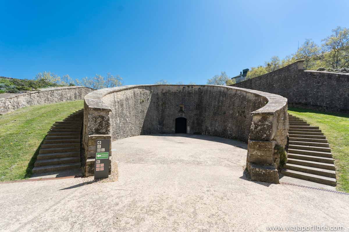 https://mdw-travel-data-us-east-1.s3.amazonaws.com/img/country/Spain/Fortin-de-San-Bartolome/img_02.jpg