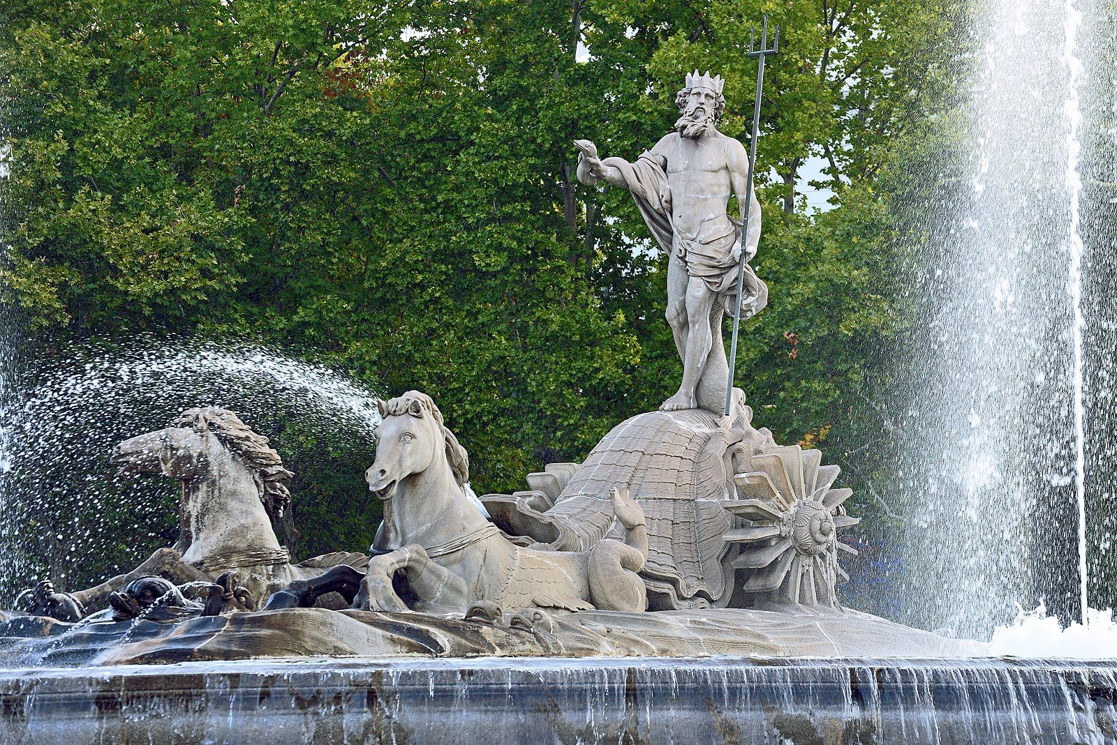 https://mdw-travel-data-us-east-1.s3.amazonaws.com/img/country/Spain/Fountain-of-Neptune/img_00.jpg