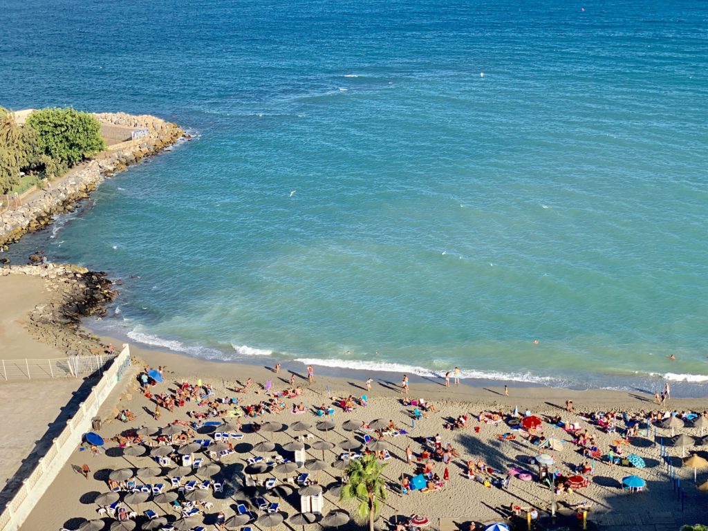 https://mdw-travel-data-us-east-1.s3.amazonaws.com/img/country/Spain/Fuengirola-Beach/img_03.jpg