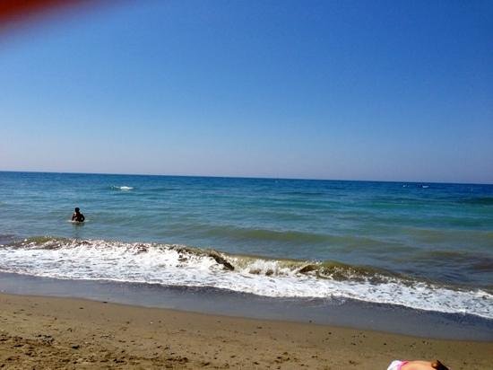 https://mdw-travel-data-us-east-1.s3.amazonaws.com/img/country/Spain/Funny-Beach-Marbella/img_03.jpg