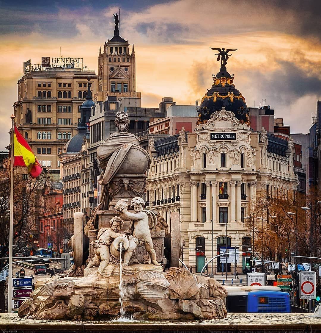https://mdw-travel-data-us-east-1.s3.amazonaws.com/img/country/Spain/Funny-Beach/img_02.jpg