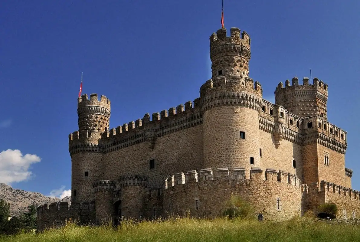 https://mdw-travel-data-us-east-1.s3.amazonaws.com/img/country/Spain/Galerias-Plaza-del-Castillo/img_01.jpg