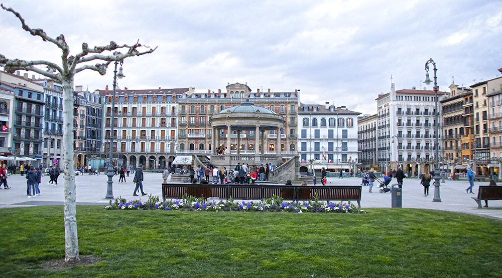 https://mdw-travel-data-us-east-1.s3.amazonaws.com/img/country/Spain/Galerias-Plaza-del-Castillo/img_03.jpg