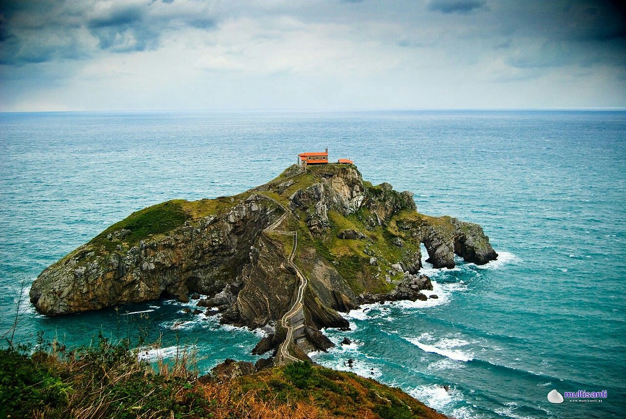 https://mdw-travel-data-us-east-1.s3.amazonaws.com/img/country/Spain/Gaztelugatxe/img_01.jpg